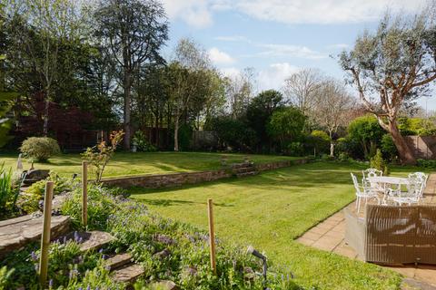 10 Cherry Orchard, Ashtead, KT21 1HS