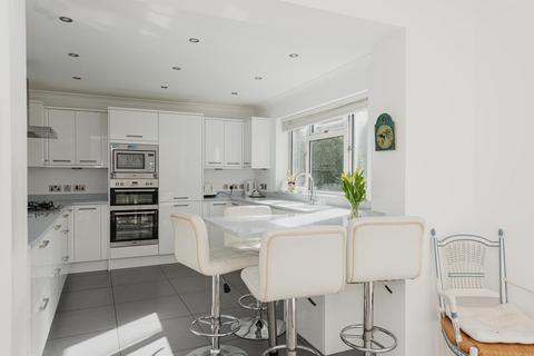 10 Cherry Orchard, Ashtead, KT21 1HS