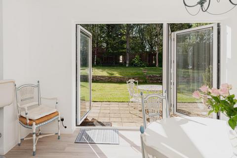 10 Cherry Orchard, Ashtead, KT21 1HS