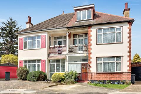 4 bedroom semi-detached house for sale, Southbourne Gardens, Westcliff-on-Sea SS0