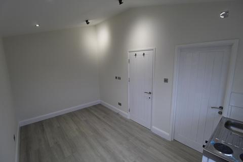 Studio to rent, Tudor Way, Mill End, Rickmansworth, , WD3