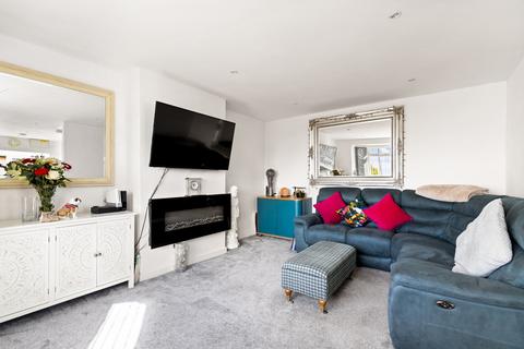 26 White Cliff Way, Folkestone, CT19 6DX