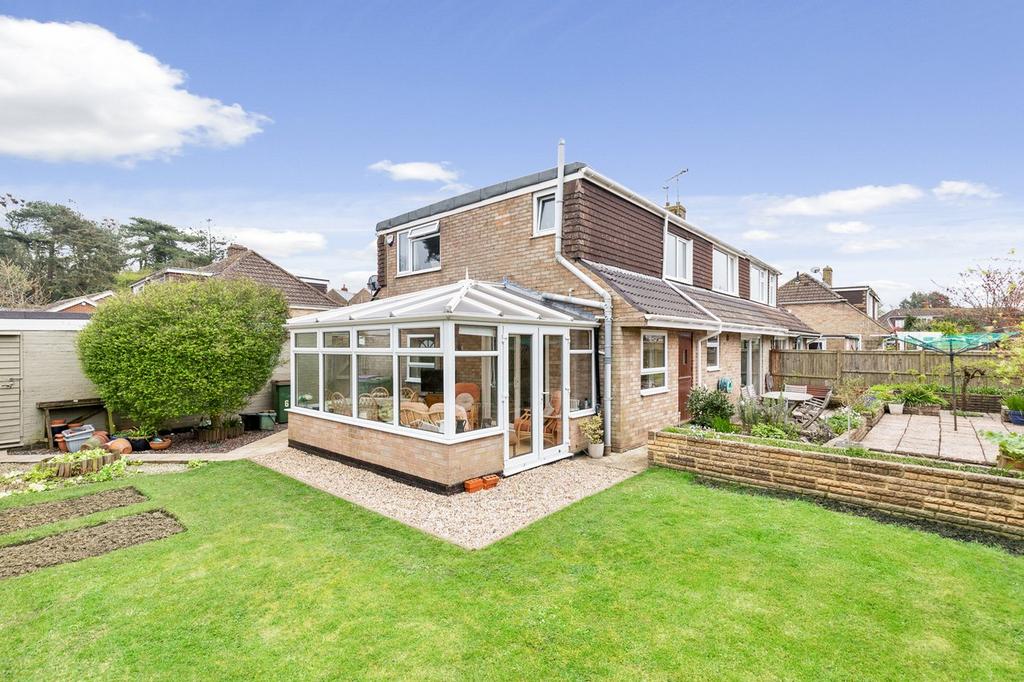 Oak Drive, Hawkinge, Folkestone, CT18 5 bed semidetached house for