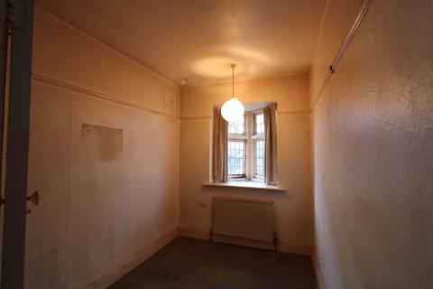 39 Southfields, London, NW4 4LX