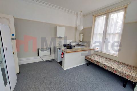 1 bedroom in a house share to rent, Westbourne Gardens, Folkestone CT20