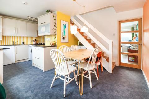 3 bedroom terraced house for sale, Bents Close, Clapham
