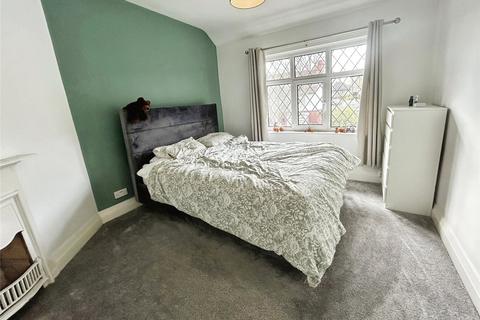 3 bedroom terraced house for sale, Lynndale Avenue, Birkby, Huddersfield, HD2