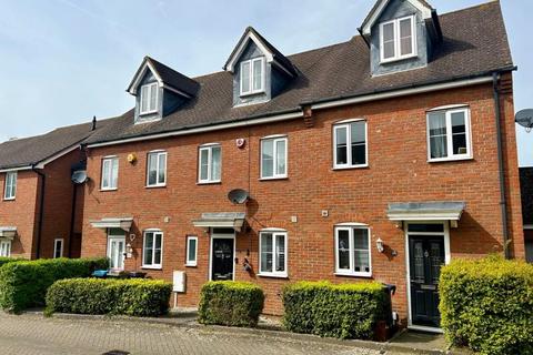 3 bedroom townhouse to rent, Hopton Grove, Newport Pagnell