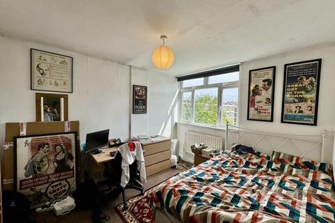 3 bedroom maisonette for sale, Wick Road, London, E9