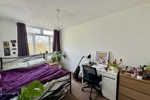 3 bedroom maisonette for sale, Wick Road, London, E9
