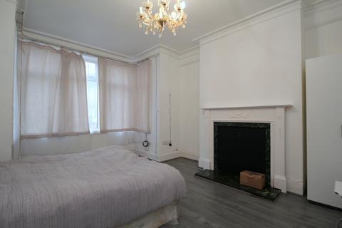 5 bedroom terraced house to rent, Farm Road, N21