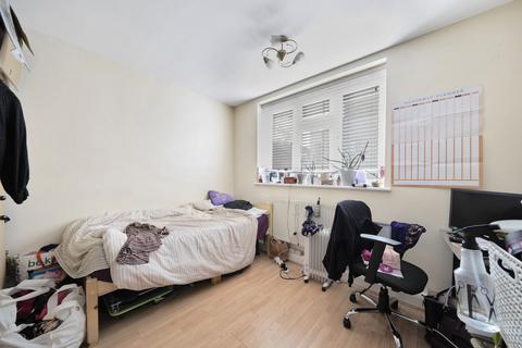 3 bedroom maisonette for sale, Garibaldi Street, Plumstead