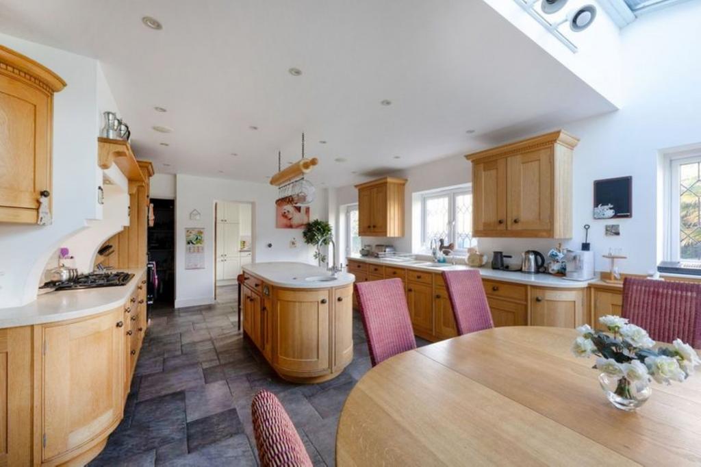Dining/Kitchen R