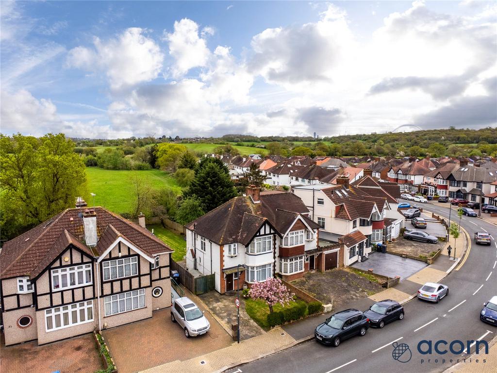 Valley Drive, London NW9 3 bed semi-detached house - £660,000