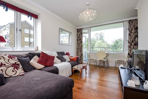 2 bedroom flat to rent, Casterbridge Road Blackheath SE3