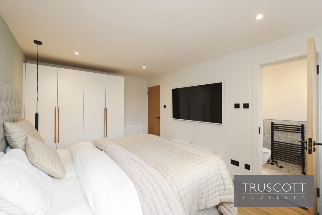 Double Bedroom 1