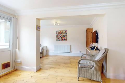 2 bedroom apartment for sale, Calvert Drive, Basildon, Essex, SS13
