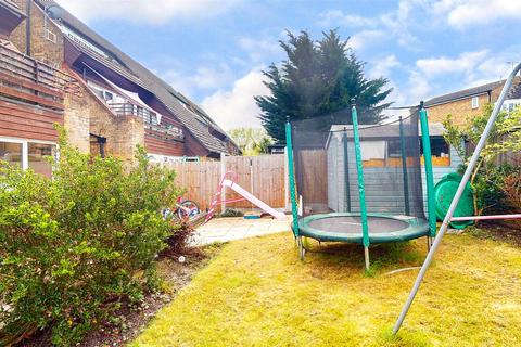 2 bedroom apartment for sale, Calvert Drive, Basildon, Essex, SS13