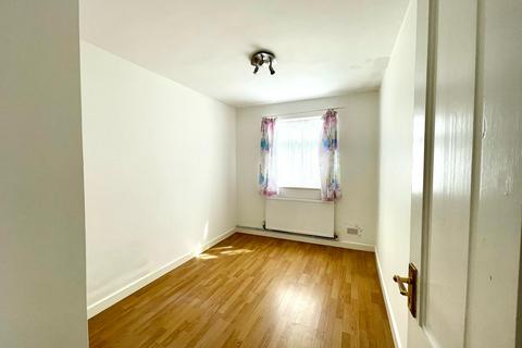 2 bedroom apartment to rent, Grove Road, Sutton, SM1