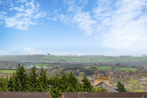 5 Dyrham Close, Kingswood, Bristol, BS15 4JE