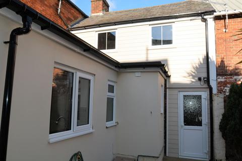 1 bedroom semi-detached house to rent, Orchard Street, Newport PO30