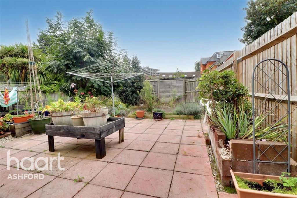 Lower Queens Road 1 bed flat £850 pcm (£196 pw)