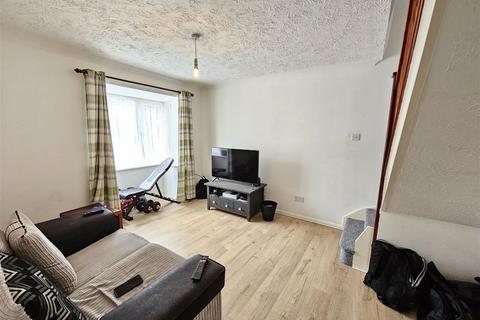 2 bedroom end of terrace house to rent, Hawthorn Crescent, Yatton