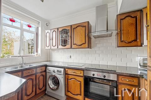24 Annsworthy Crescent, London, SE25 6TF