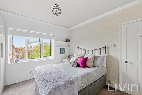 24 Annsworthy Crescent, London, SE25 6TF