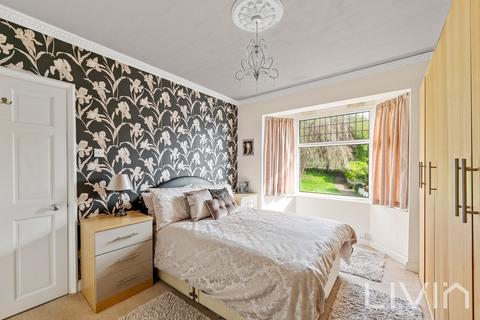 24 Annsworthy Crescent, London, SE25 6TF