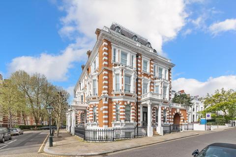 3 bedroom flat to rent, Observatory Gardens, London, W8