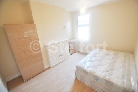 2 bedroom flat to rent, George Lane, E18