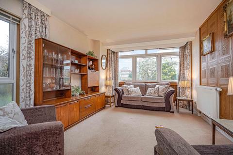 2 bedroom flat for sale, Flat 9, Norfolk Court, 25 Dirleton Drive, Shawlands, Glasgow, G41