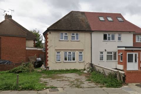 3 bedroom semi-detached house to rent, Manor Farm Road, HA0