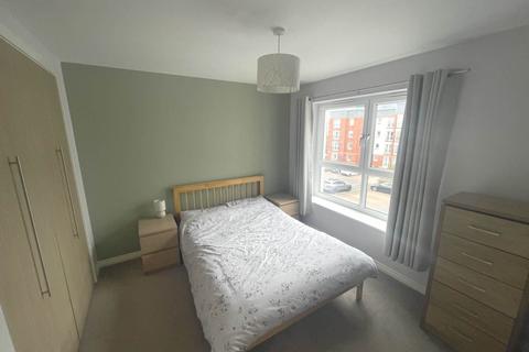 2 bedroom flat to rent, Station Road, Renfrew