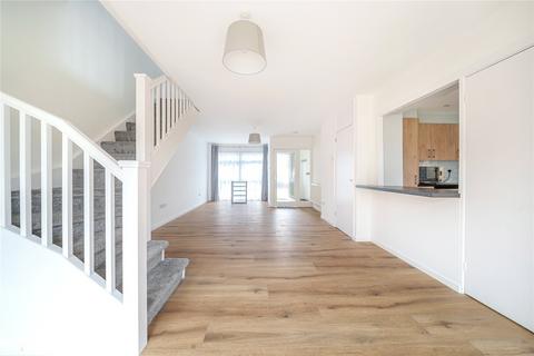 3 bedroom semi-detached house to rent, Summerhouse Lane, Harmondsworth, West Drayton, UB7
