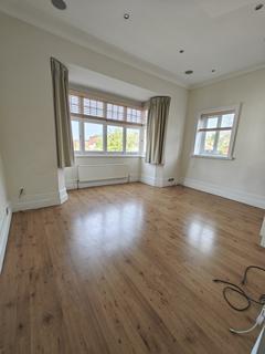 1 bedroom flat to rent, Claremont Gardens, Surbiton KT6