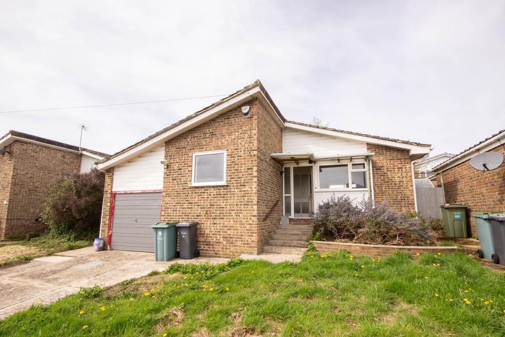 Whitehead Crescent, Wootton 3 bed detached bungalow for sale £250,000