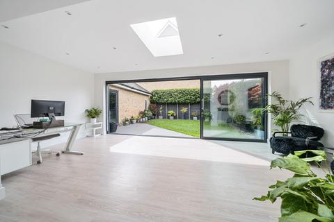 10 Rawlings Close, Beckenham, BR3 3GR