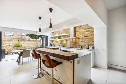 4 bedroom end of terrace house for sale, Glendarvon Street, London, SW15