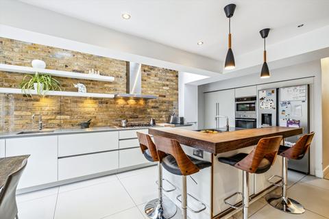 4 bedroom end of terrace house for sale, Glendarvon Street, London, SW15