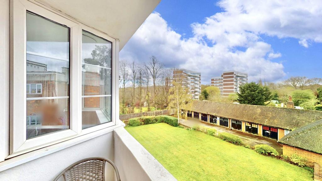 Aylmer Road, London N2 2 bed apartment for sale £450,000