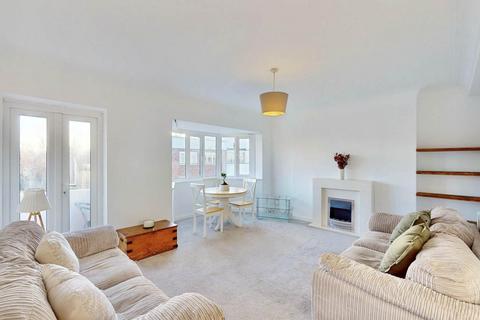 2 bedroom apartment for sale, Aylmer Road, London N2