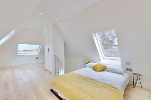 2 bedroom flat for sale, Archway Road, London N6