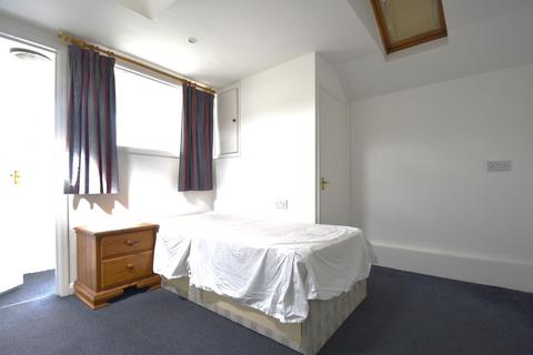 1 bedroom flat to rent, Carisbrooke Road, Newport PO30