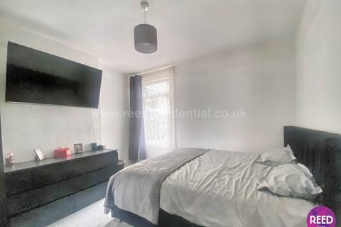3 bedroom flat to rent, York Road, Southend On Sea