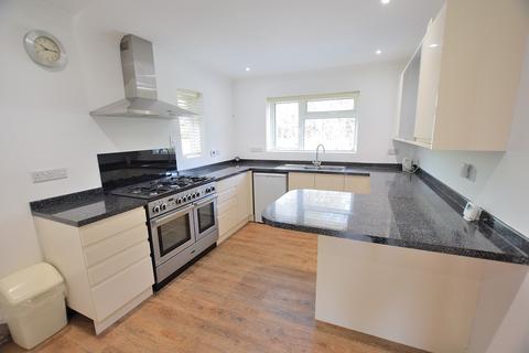 4 bedroom chalet for sale, Brook Avenue, New Milton, Hampshire. BH25 5HD