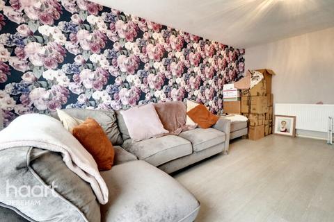 2 bedroom detached bungalow for sale, 86 Brackenwoods, Swaffham PE37 8EX