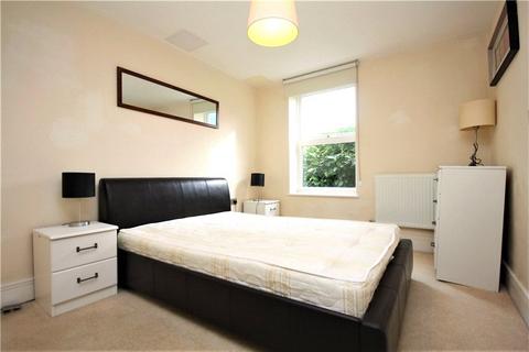 1 bedroom apartment for sale, Chiswick High Road, London, W4