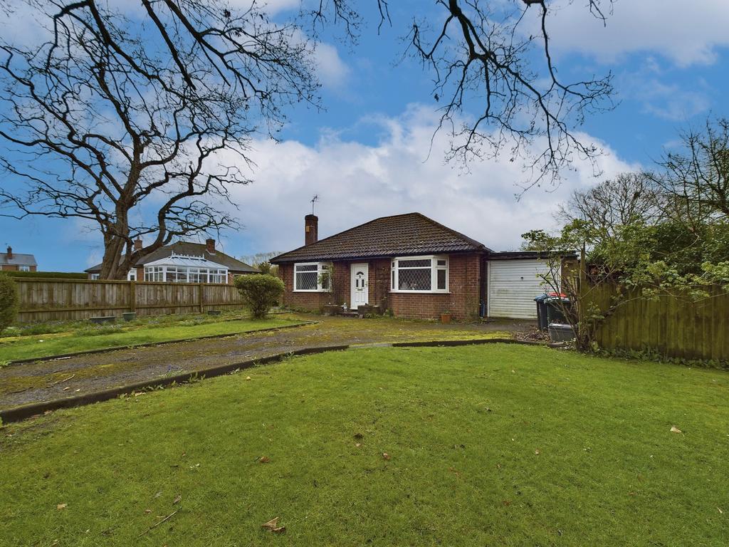 Liverpool Road, Chester, CH2 2 bed bungalow for sale £250,000